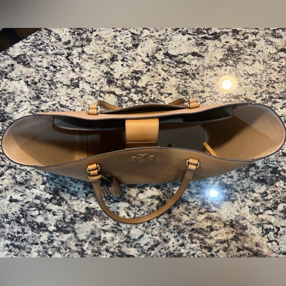 Tory Burch Large Thea Tote in Tiramisu with Extras - Picture 10 of 15